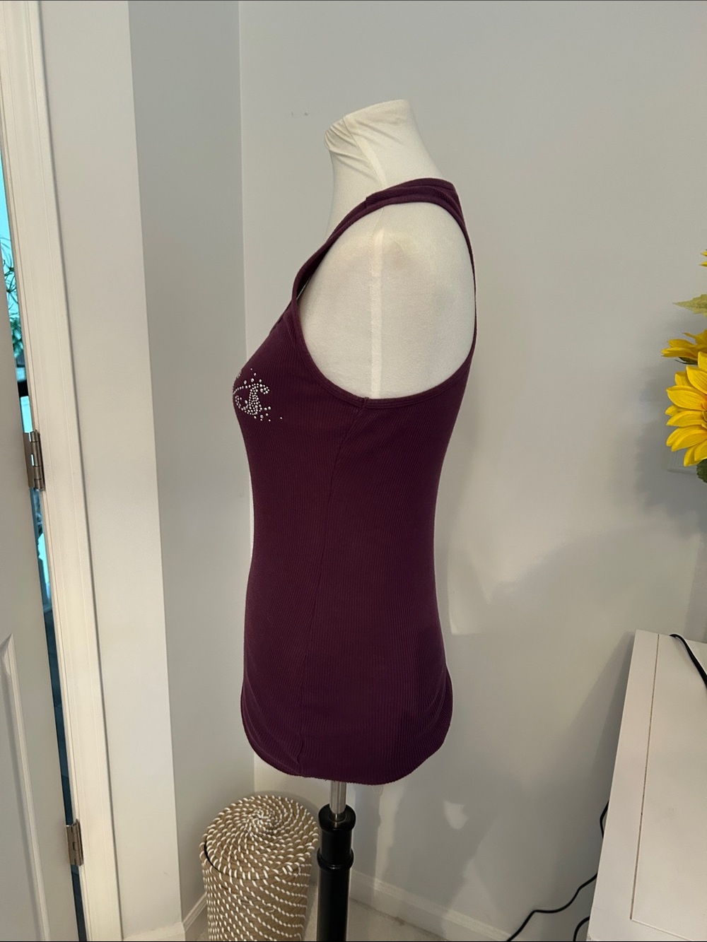 💗😻 Cutest y2k GUESS Plum Rhinestone Logo Ribbed Tank - Picture 3 of 6